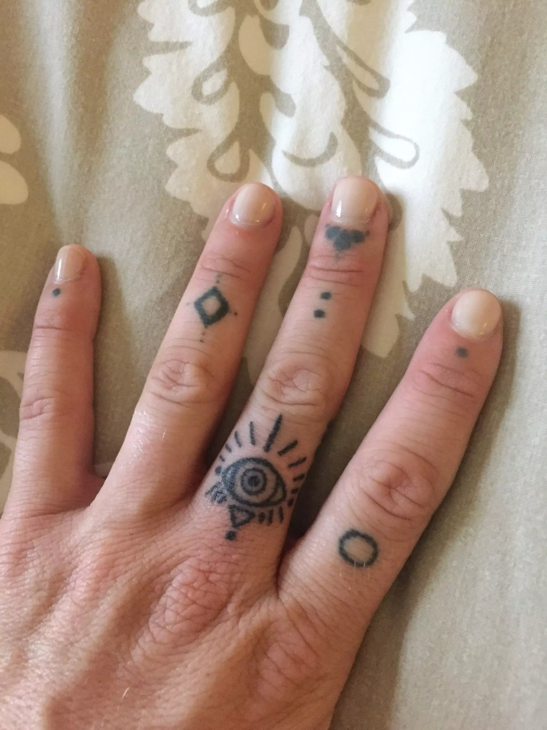 fingers diy stick and poke tattoo